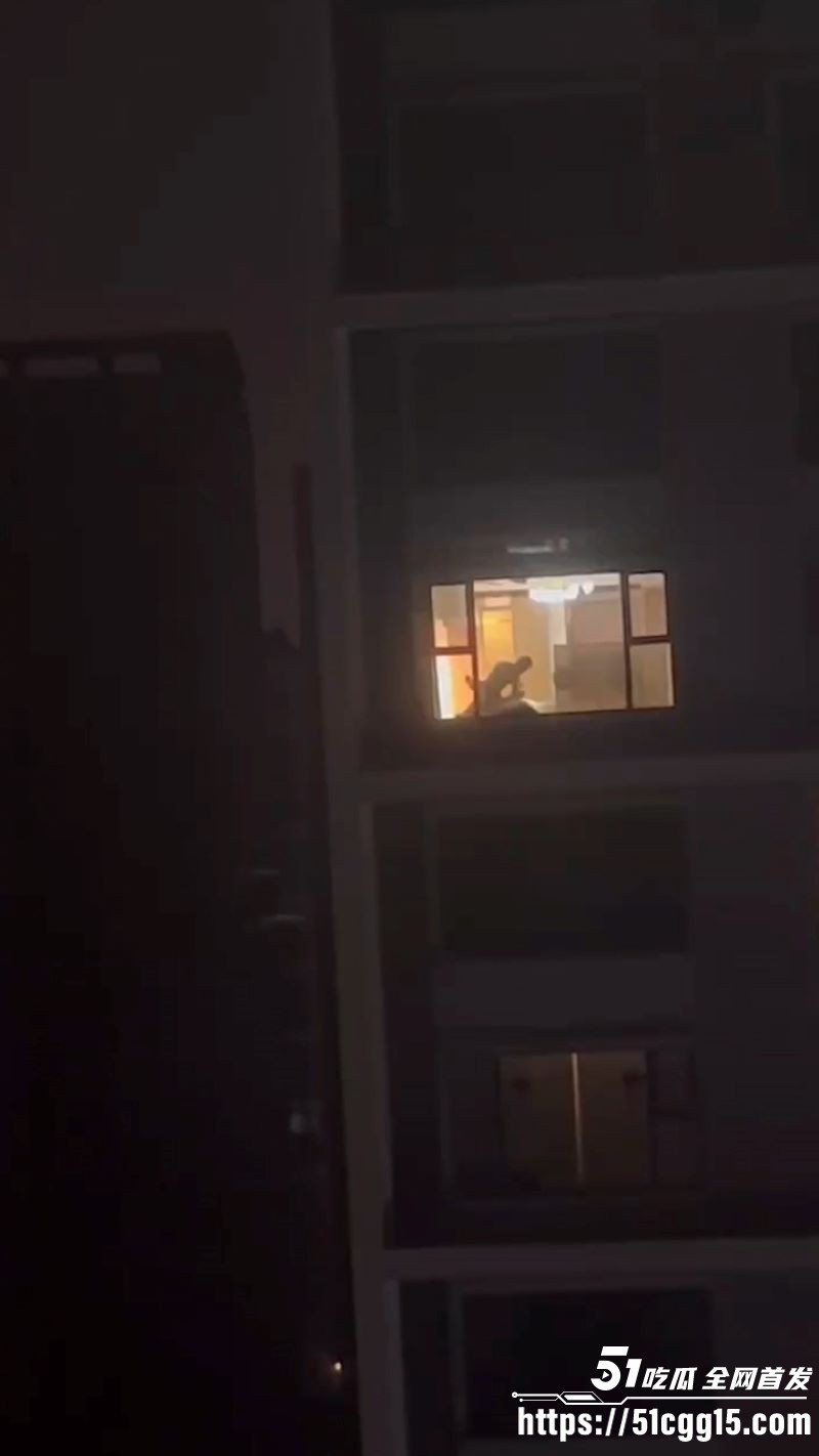 深夜惊现偷拍寂寞少女 3