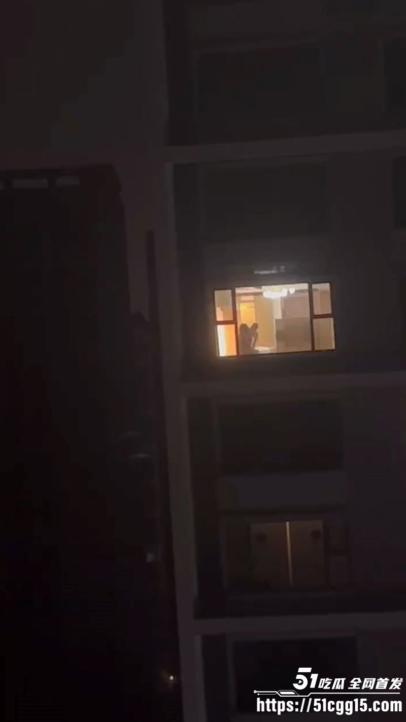 深夜惊现偷拍寂寞少女 2
