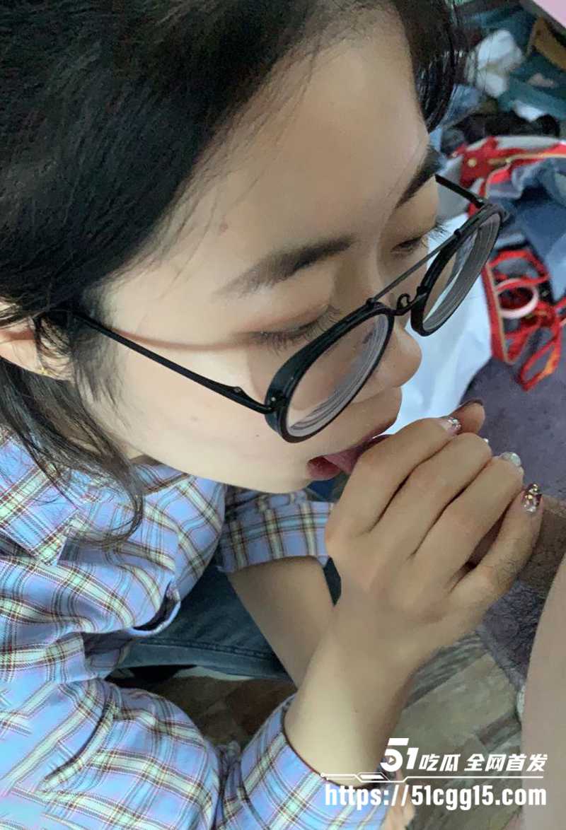 江西大学眼睛婊母狗大学生黄珊珊不雅视频流出9拷贝