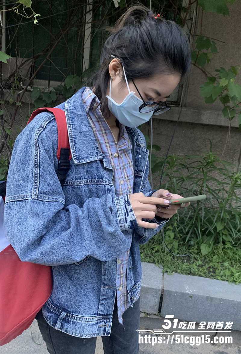 江西大学眼睛婊母狗大学生黄珊珊不雅视频流出1拷贝