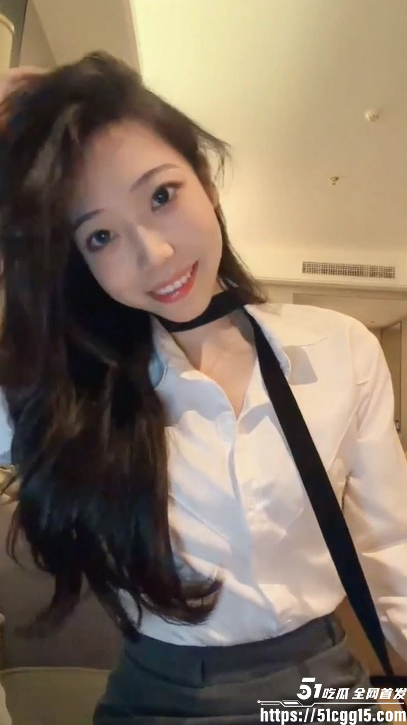 推特女神 丝丝不是思思 丝袜调教福利视频 黑丝美腿夹击单男 翘臀肉穴挑逗内射 3P爆操淫水狂流！