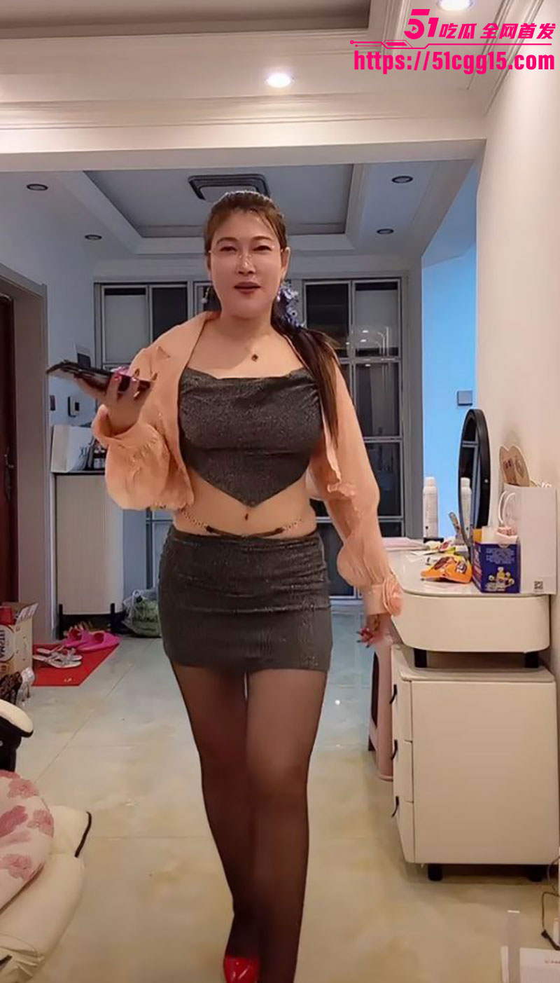 快手母狗 东北眼镜姐 私拍流出重口淫乱 双女自慰 骑乘颜射 跪地喝尿 户外全裸野战饥渴求操淫欲爆棚！