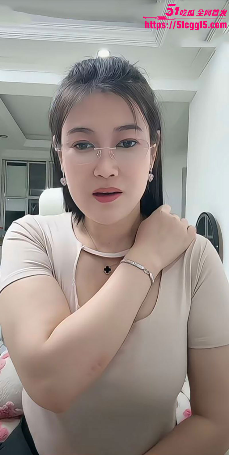 快手母狗东北眼镜节姐10