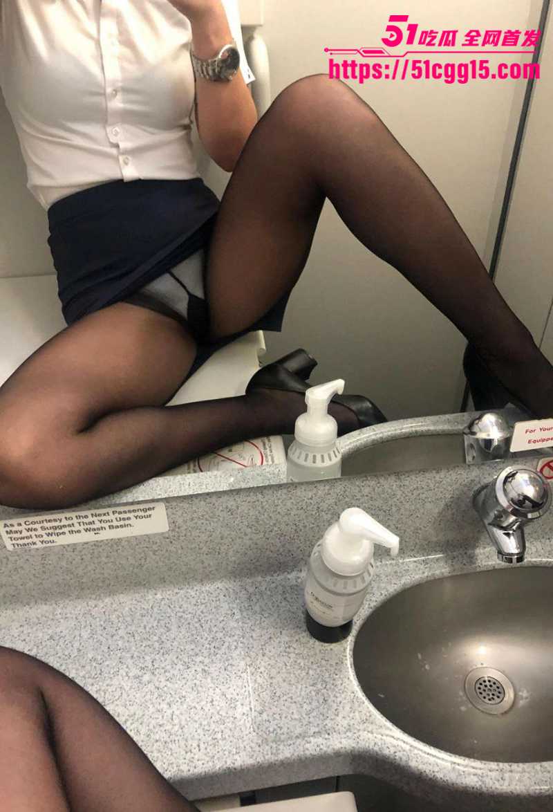 俄航黑丝丰乳肥臀空姐谢娃拉不雅视频流出7拷贝