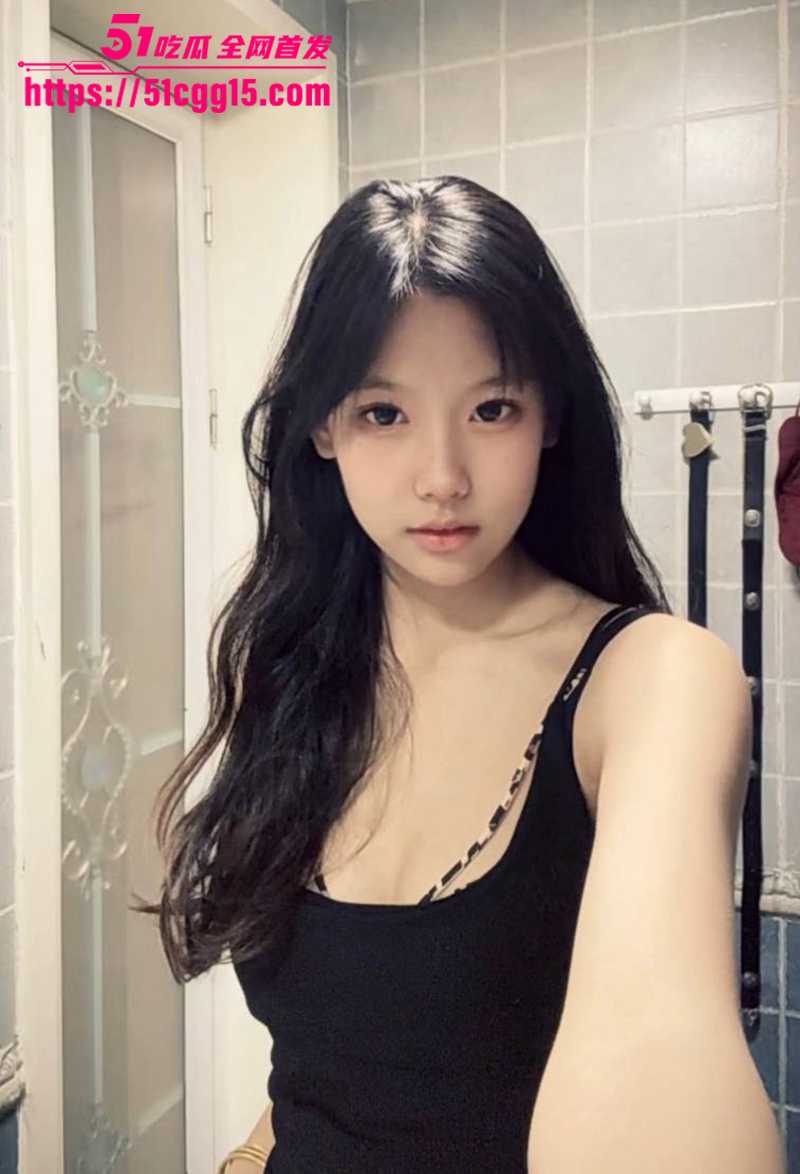 高挑反差眼镜妹 李舒瑶 不雅视频流出 黑丝尤物欲拒还迎 跳蛋一塞瞬间乖顺 露脸挨操反差爆表！