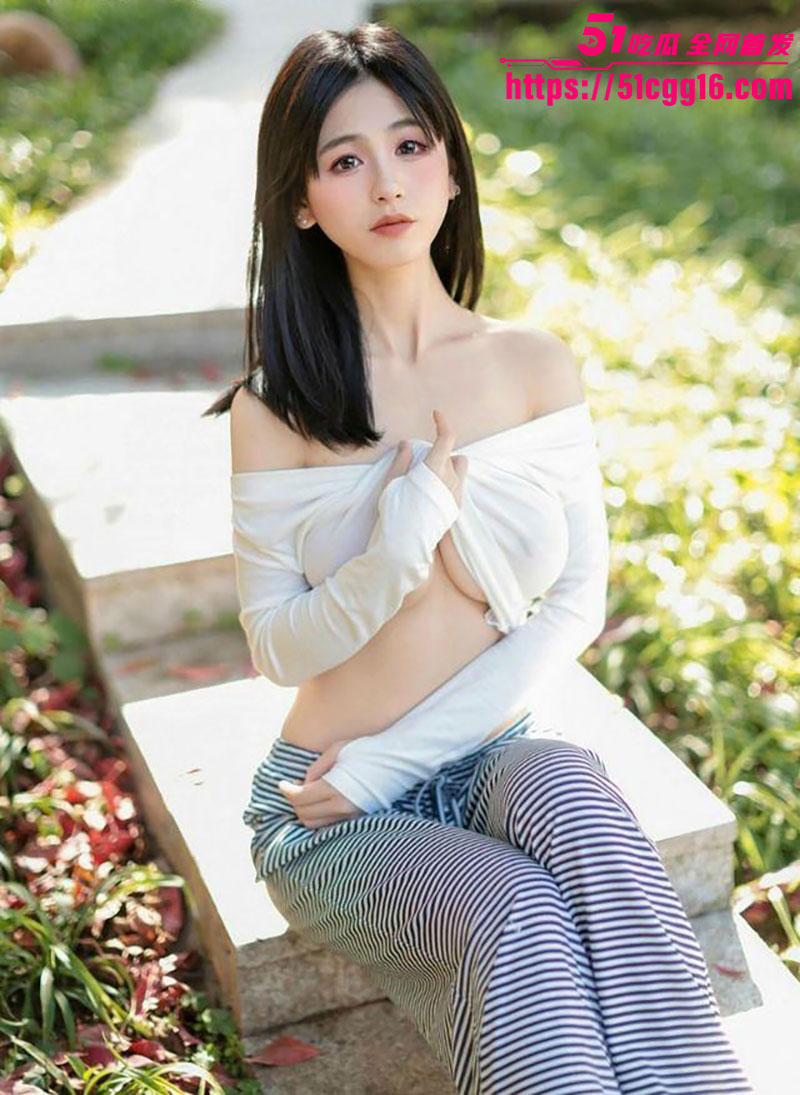 秀人网极品嫩模 奶芙乔乔 大尺度写真流出 巨乳肥臀白嫩诱人 撅臀撕袜抠穴自慰！