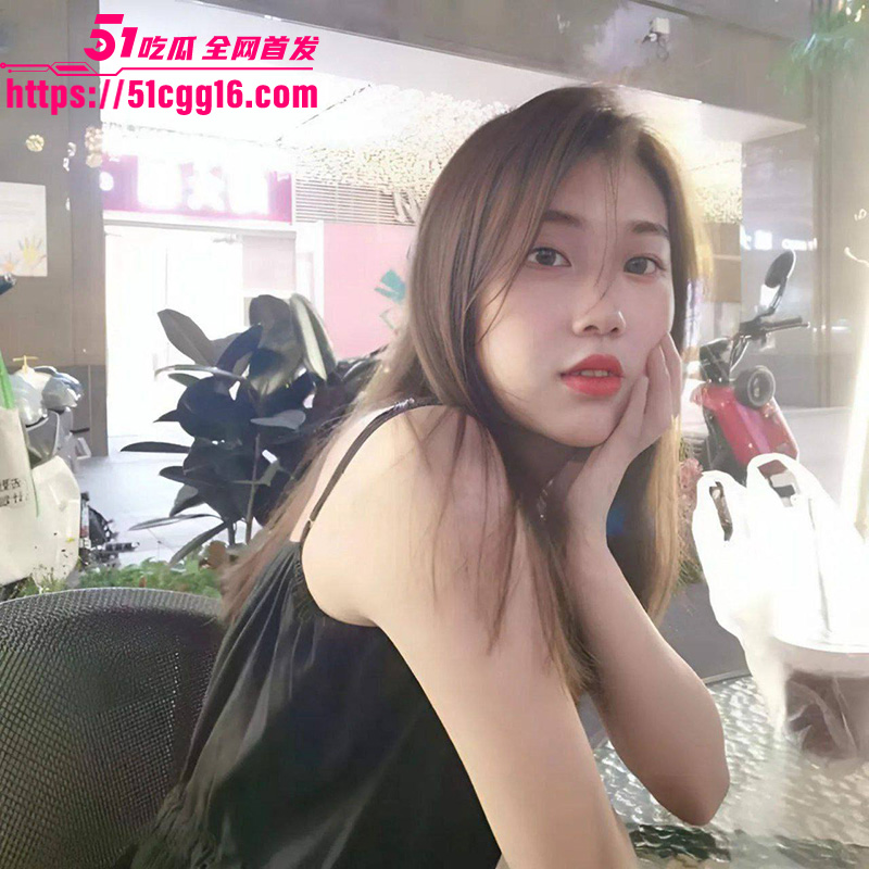 湖南超淫少女 胡晨曦 与前男友性爱视频泄漏 小骚货露脸口交深情舔屌 主动骑乘榨精被颜射满脸浓精！