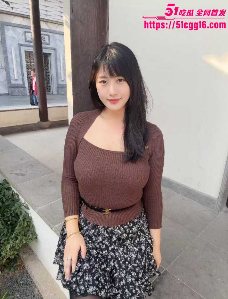 大胸嫂子会喷水嫂子被操潮喷02