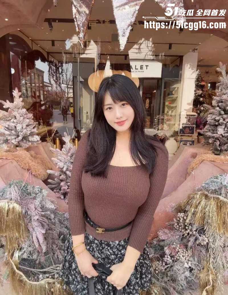 大胸嫂子会喷水嫂子被操潮喷03