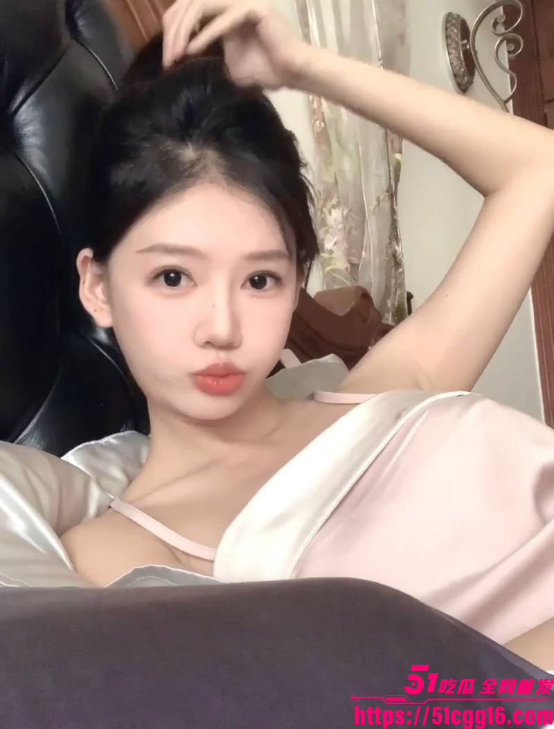 成都精神小伙张嘉鑫和骚货女友第5弹 2