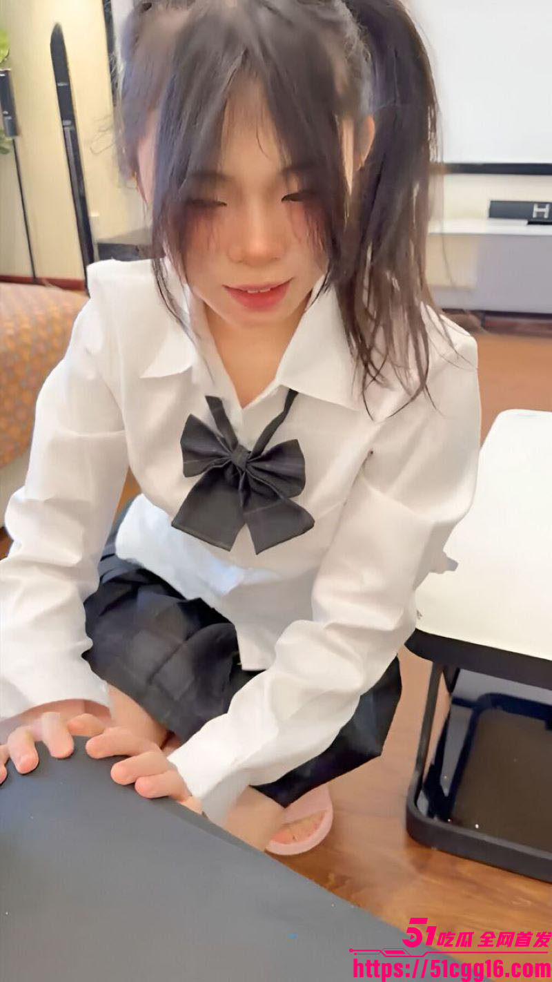 鱼哥探花 新作 侄女特别版 极品嫩妹首次完美露脸 白虎嫩穴被无套猛干 浪叫到高潮！