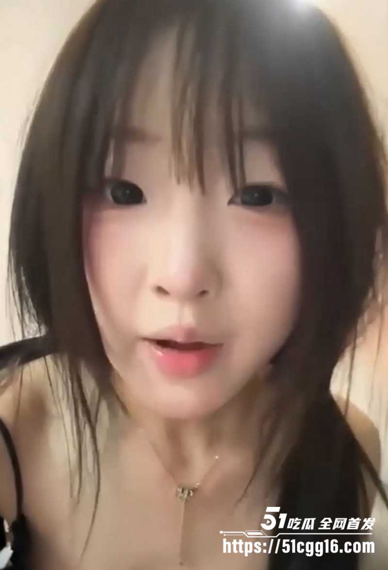 稚嫩萝莉 卡卡西 诱惑直播流出 脸穴同框玩全裸露出 对着镜头极致淫骚！