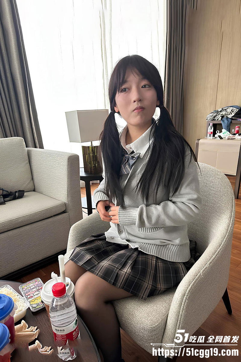 马鞍山学院 冯欣果 豪宅1v4群P JK黑丝反差婊被金主轮番爆操 被套狗链践踏狂插 超大尺度淫乱狂欢！