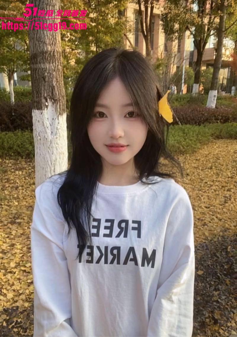 上海高颜值大学生反差曝光 主人任务自拍不雅视频 白嫩大奶无比诱人 粉嫩骚穴完美展示！
