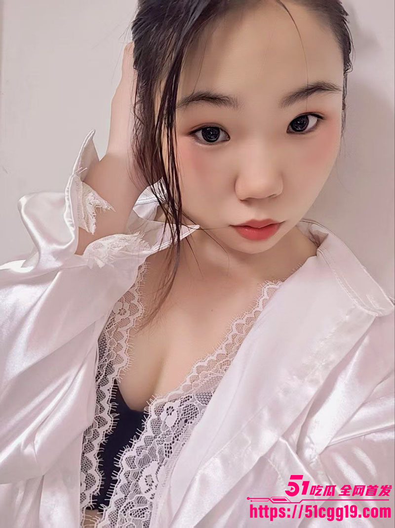 广西梧州反差婊 刘思媚 黑木耳骚逼诓骗男友是处女 被曝光不雅视频 画面淫骚到极致！