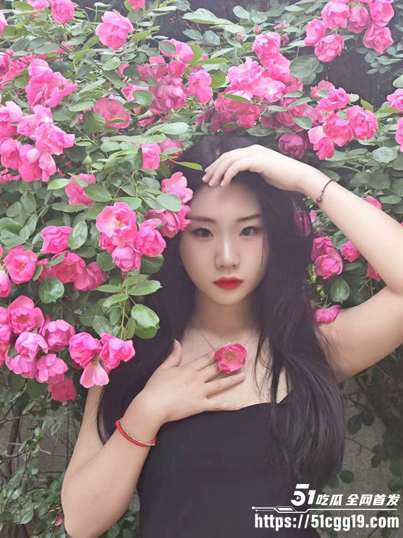 河南反差研究生 刘梦然 不雅视频流出 小母狗逼毛浓密床上骚到没边 与男友裸聊自慰道具狂插白浆四溢！