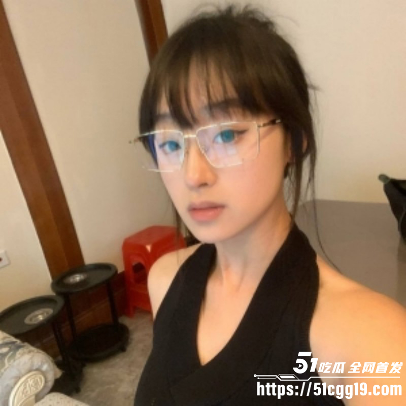 上海超美眼镜御姐被土豪包养02