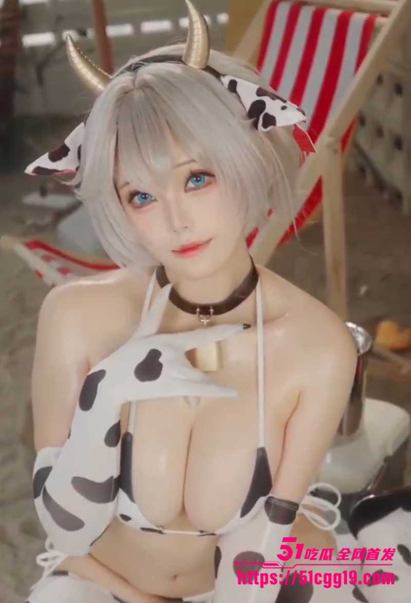推特极品巨乳女神蜜汁猫裘奶牛比基尼诱惑写真视图流出4拷贝