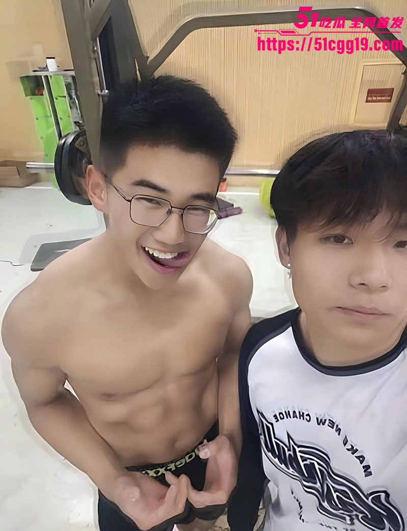 土豪花20000买猛男的尿液1