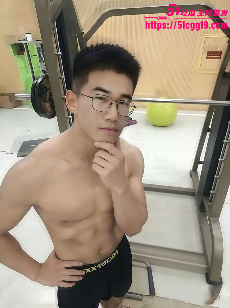 土豪花20000买猛男的尿液6