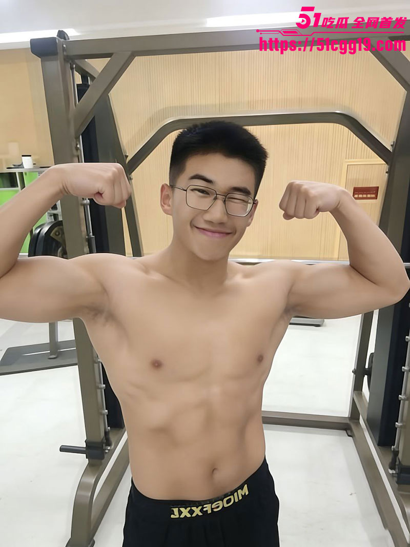 土豪花20000买猛男的尿液7