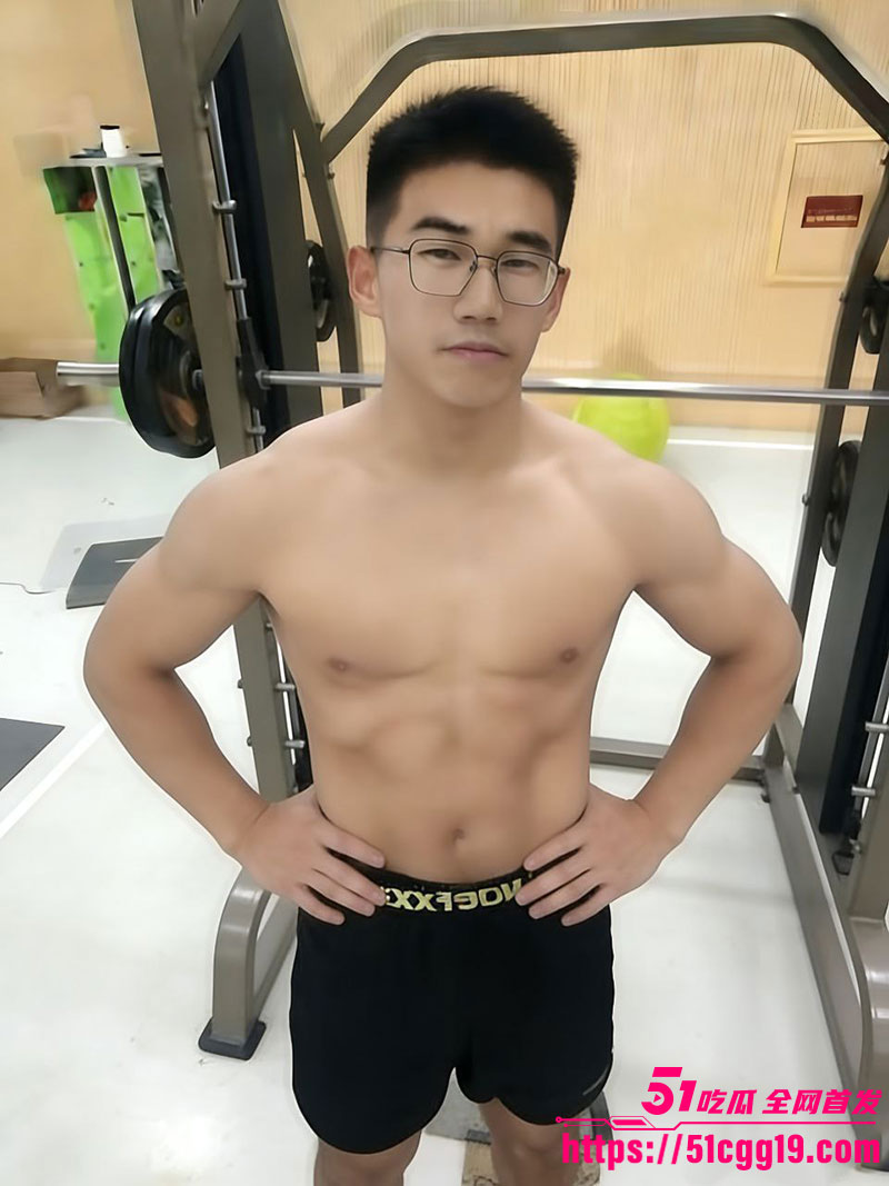 土豪花20000买猛男的尿液8