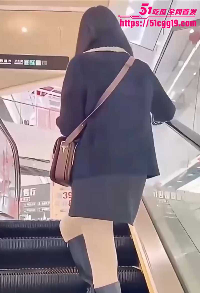调教大神商场试衣间 偷操母狗淫片流出！后入偷干正爽 差点被人发现 回家换上JK淫装 继续无套猛操！
