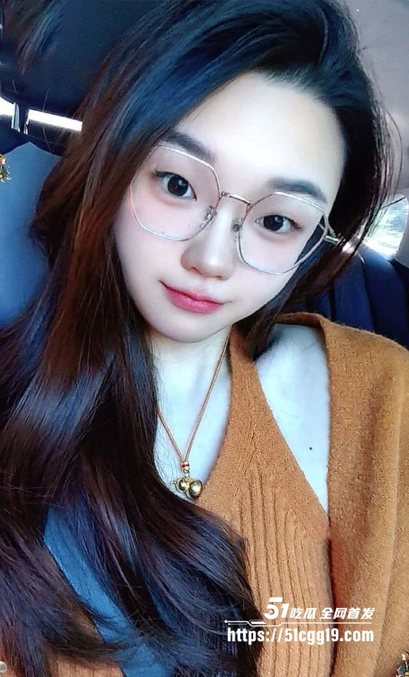 海角大神与模特妹妹的日常 平安夜酒店玩弄酷似明星宋轶的小姨子 精液又一次射满她的骚逼