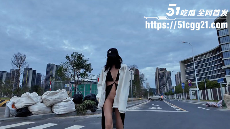 广东露出女王 Cikaimoon 硬核福利 不分昼夜巷间露出 真空长裙阴毛尽显 与路人淡定搭讪刺激无比！