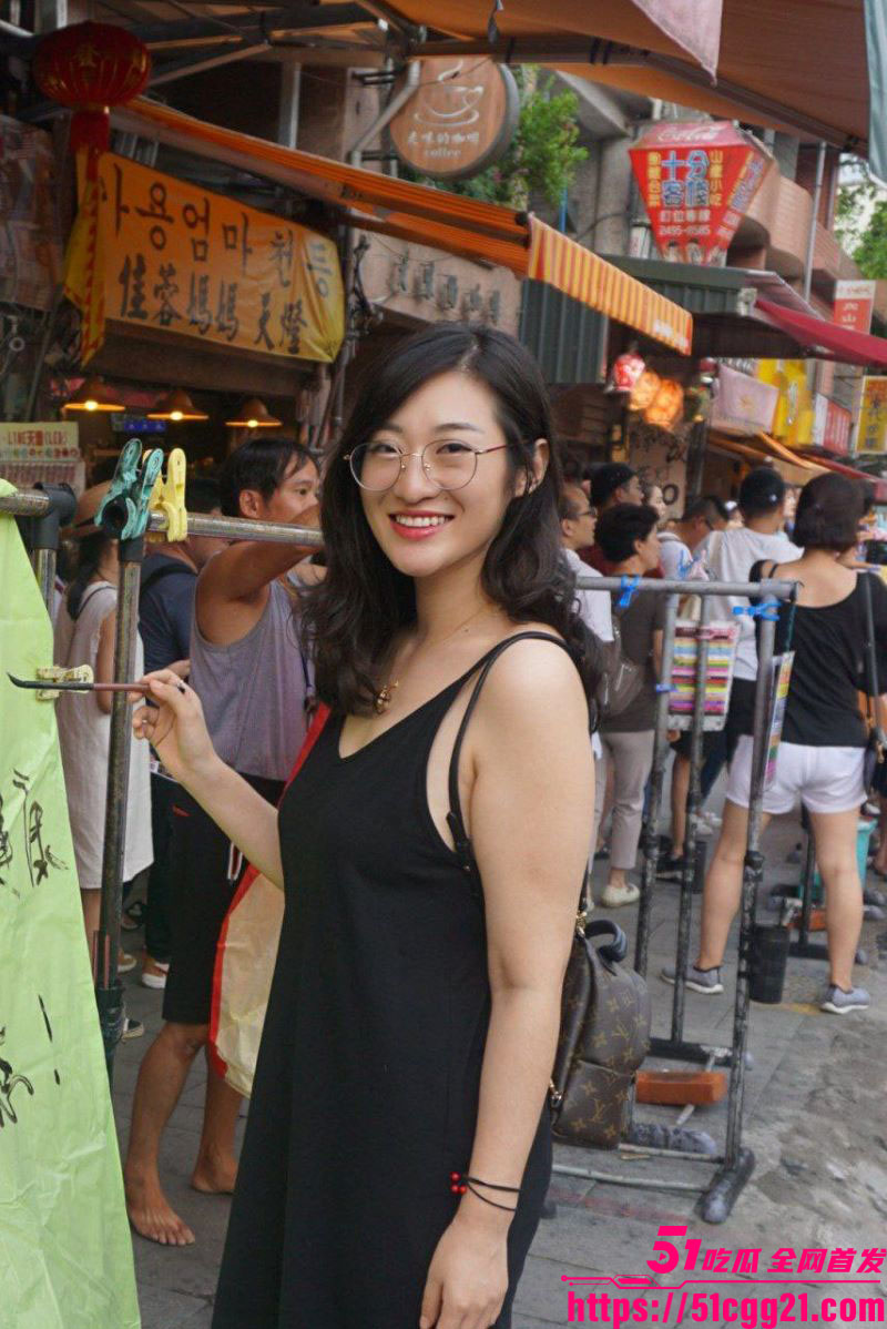 温文尔雅白领御姐 文丽 私密视频泄密 眼镜知性OL表面高冷 床上三洞全开浪叫不断 反差骚到爆！