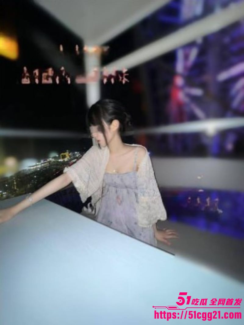 海角乱伦大神 意淫自己妹妹 新作 摩天轮上无套爆操妹妹惊险刺激 高空中给大家交作业啦！