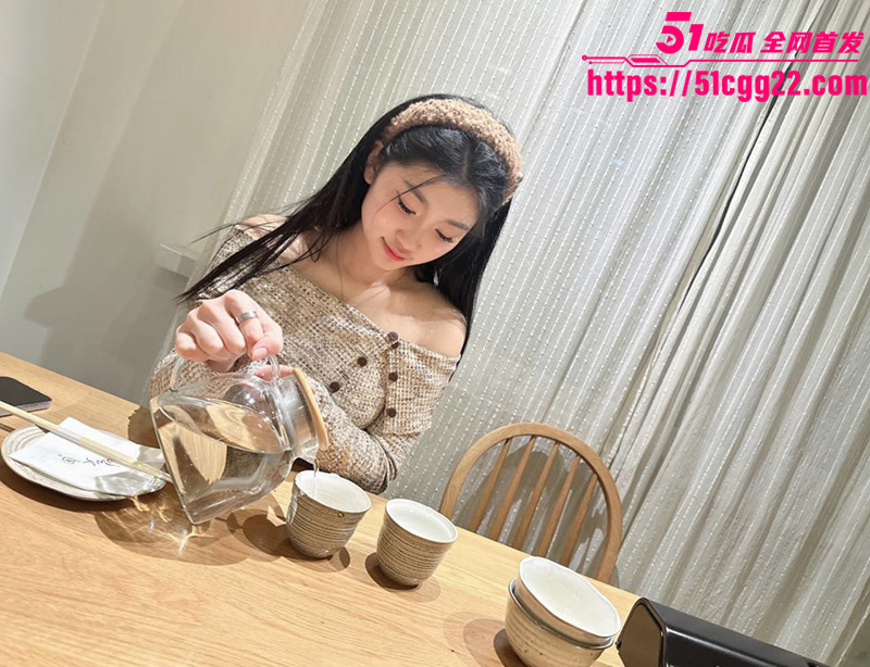 高颜值少妇性爱视频流出！小母狗风骚入髓深喉舔屌 后入打桩狠撞肥臀肉浪翻涌 淫妻本性彻底释放！