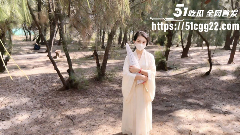 顶级福利姬 亦可姐姐 汉服性爱视频 裙摆半撩露穴挑逗 鸡巴狂插浪叫不止 眼神迷离极致诱惑！