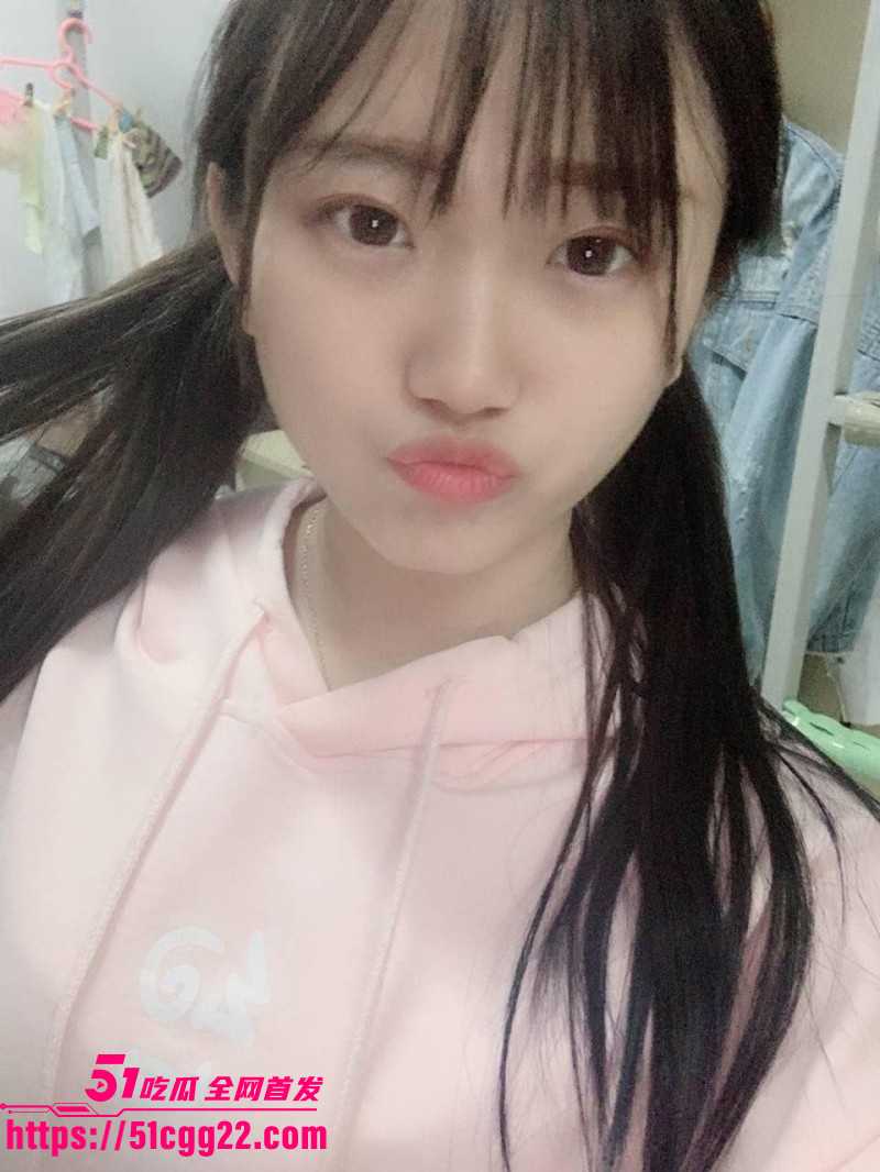 清纯学生妹被绿帽男友诱骗玩3P03