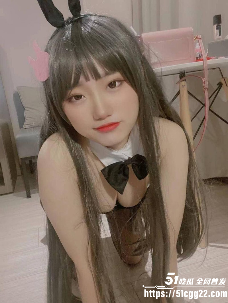 清纯学生妹被绿帽男友诱骗玩3P02
