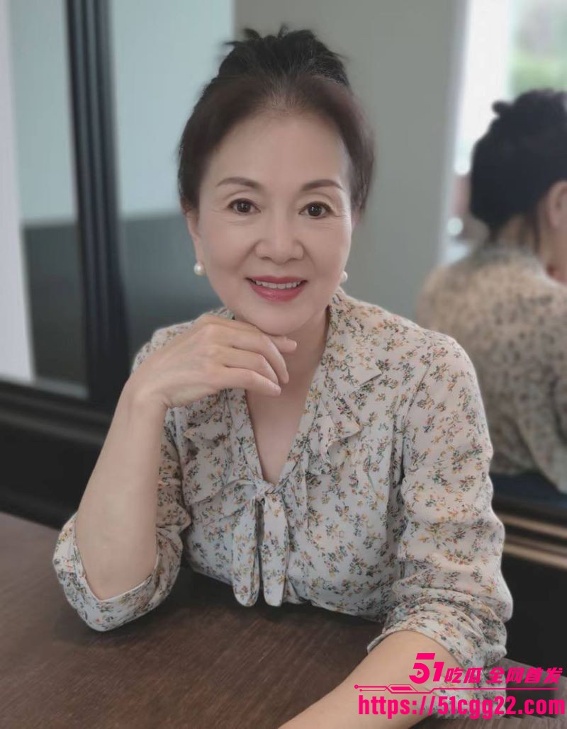 小伙迷恋熟女奶奶拿下67岁寡妇 2