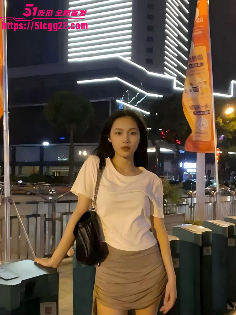 广东超淫大学生 吴晶晶 私密视频流出 小母狗黑丝足交挑逗不断 上位骑乘位疯狂榨精 饥渴骚劲如吃春药！