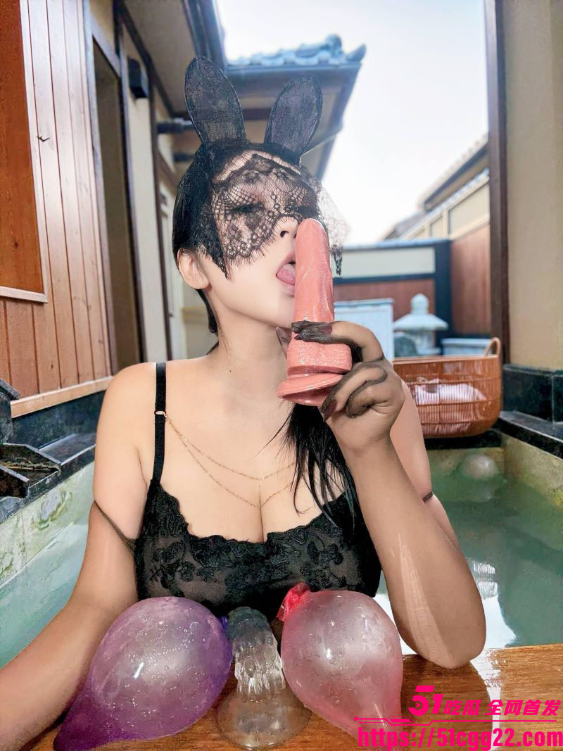 微博福利姬瑶瑶摇摇摇付费圣诞炮机插逼福利 3