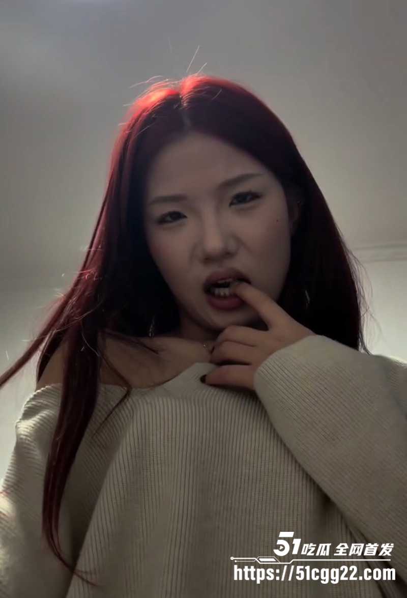 红毛精神小妹被金主调教视频流出 2 拷贝