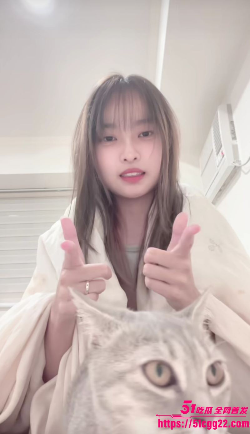 超可爱齐刘海小网美嘟可私密视频外流 3