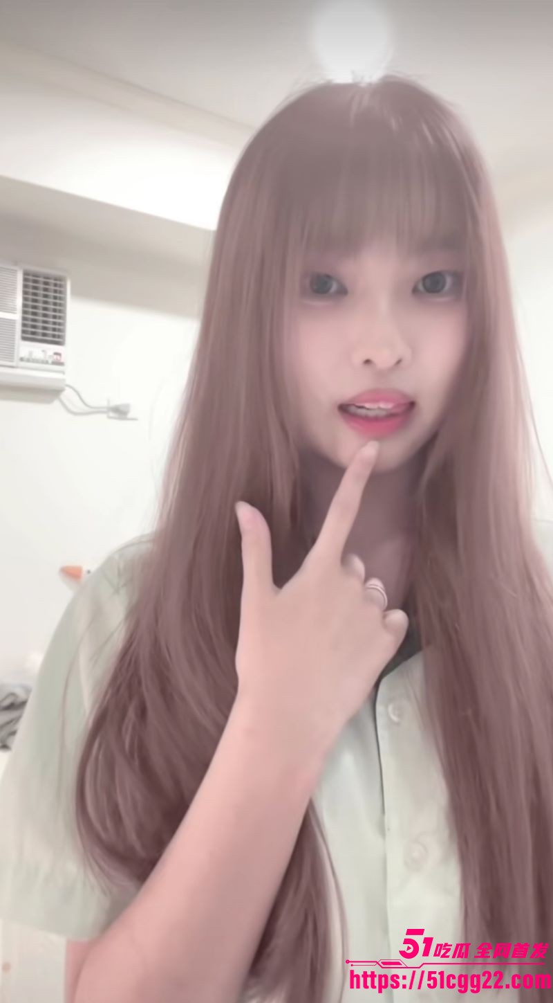 超可爱齐刘海小网美嘟可私密视频外流 4