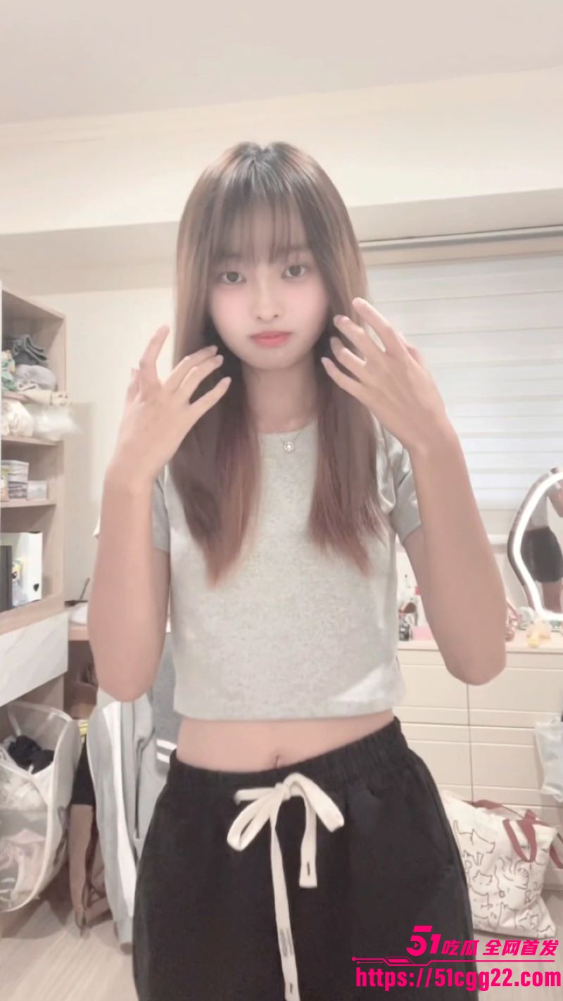 超可爱齐刘海小网美嘟可私密视频外流 2