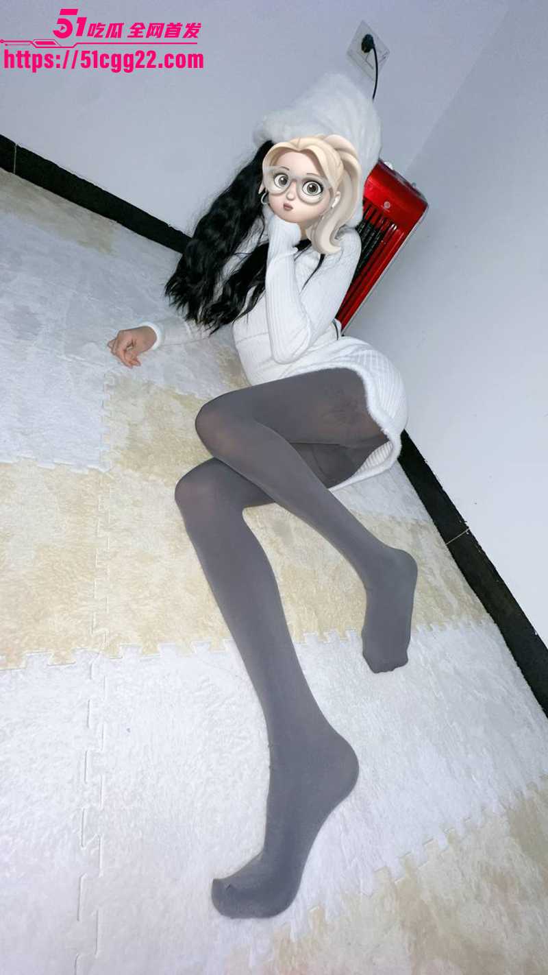 51原创小姨子的秘密 灰丝白兔般的小姨子 户外树林激情深喉 回家后床上猛操 被玩弄到哭腔求绕！
