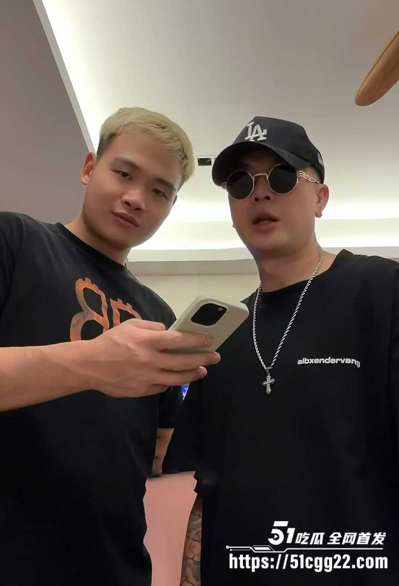 马来西亚知名博主chrizooi拍摄大尺度视频流出11拷贝