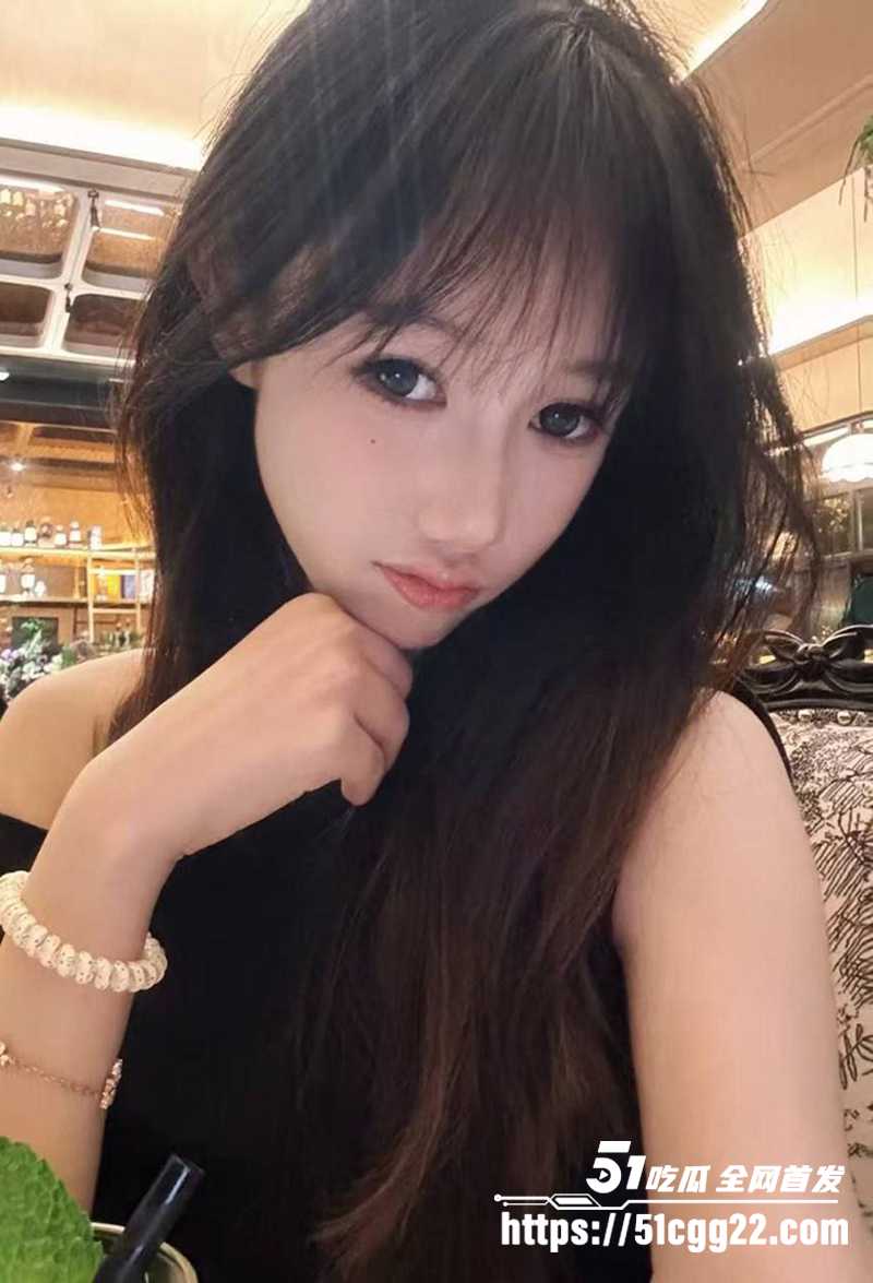 西安高挑小仙女 赵一菲 情侣私拍泄密 酒店跟男友全裸激战 化身露脸母狗花式口交 被抽插浪叫舒服呻吟 骚绝了！