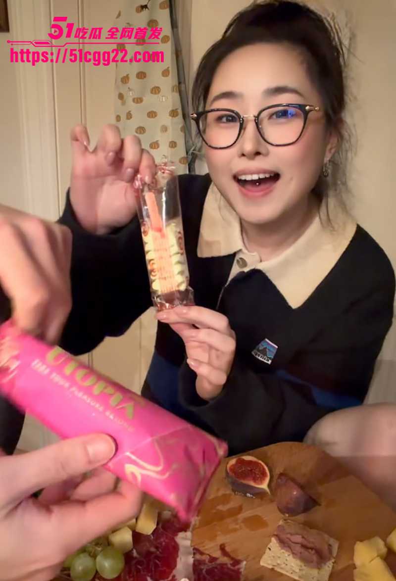 极品阿黑颜母狗噗噗新作微醺侍奉视频流出3拷贝
