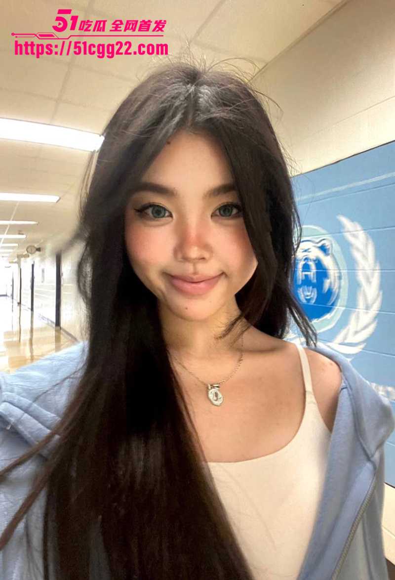 清纯网红乖乖女小鱼黑人群交视频流出3拷贝