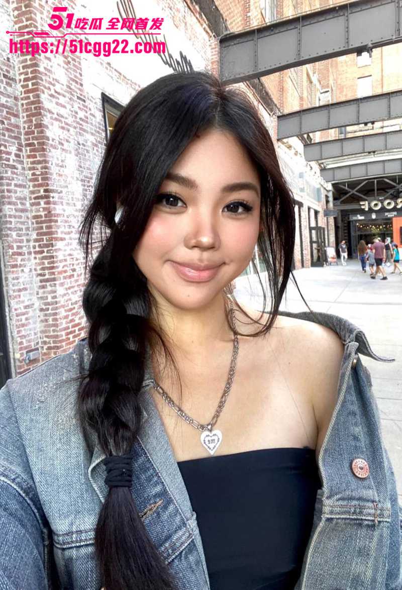 清纯网红乖乖女小鱼黑人群交视频流出2拷贝