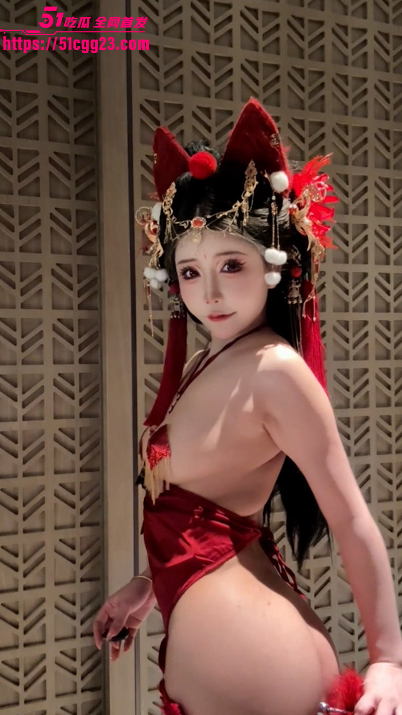 高颜值福利姬抱走莫子aa3