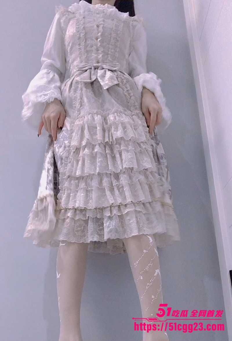 萝莉网红 可爱兔 付费定制合集 梦幻百褶裙悄然褪下 露奶戴乳夹劈腿花式自慰 每一帧都散发致命魅力！